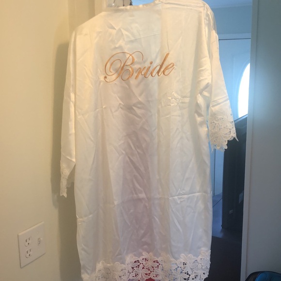 Women's Lace Trim Bride Kimono Robe never worn comes with matching white belt - Picture 5 of 7